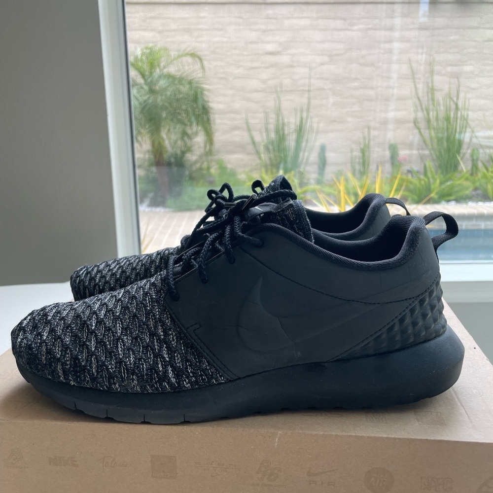 Nike Roshe Run Flyknit PRM black Sz US 10 limited edition